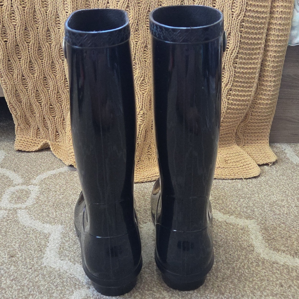 Ugg Shaye Black Tall Rain Boot w/ Sheepskin Lining - Size 9 - Picture 6 of 10